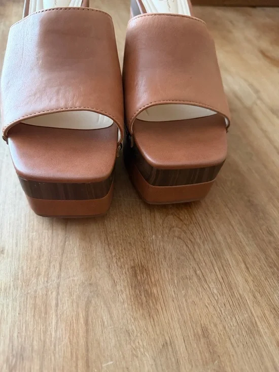 Jessica Simpson Cognac Brown Studded Platform Mules - Picture 2 of 8